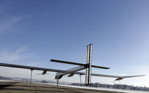 Самолет на солнечных батареях завершил свое путешествие через США