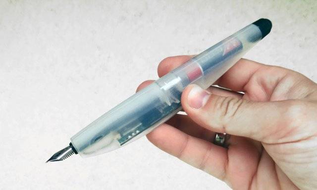 Ручка, вибрирующая, когда вы делаете ошибку (8 фото)