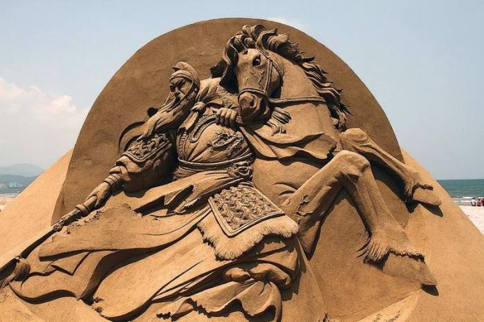 Китайский мастер создает удивительные песчаные скульптуры (14 фото)