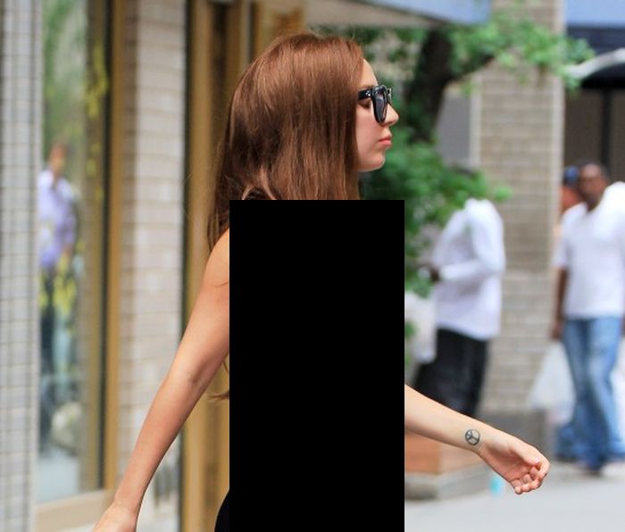 В таком виде Леди Гага разгуливает по улицам (10 фото)