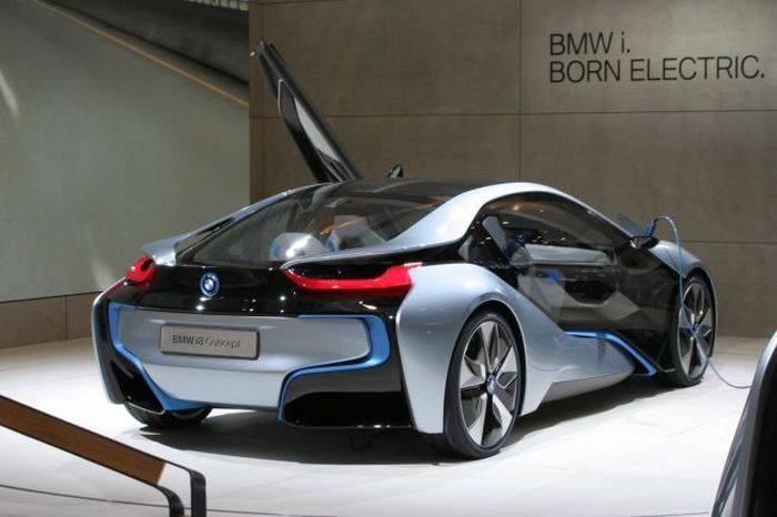   BMW i8  3-  (12 )