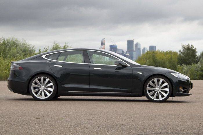 - Tesla Model S (14 )
