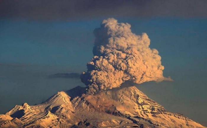3 вулкана, появившиеся на глазах у людей (4 фото)