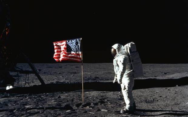 На Луне есть сумки с экскрементами астронавтов