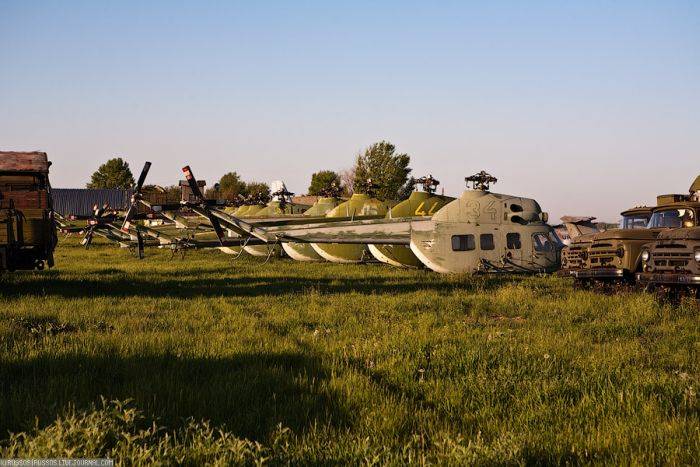 Заброшенный аэродром. Украина (42 фото)