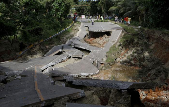 Последствия землетрясения на Филиппинах (14 фото)
