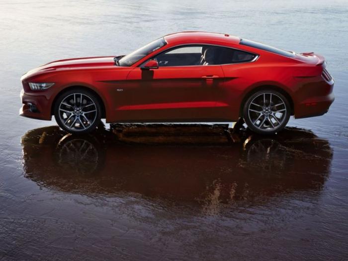 Ford    Mustang (25 )