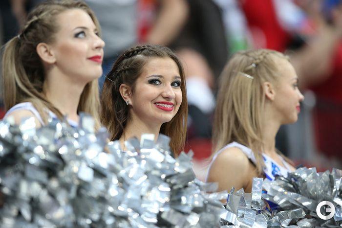 Привлекательные болельщицы чемпионата мира по хоккею в Минске (24 фото)