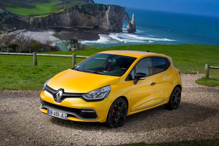 - Renault Clio R.S. 200 (13 )