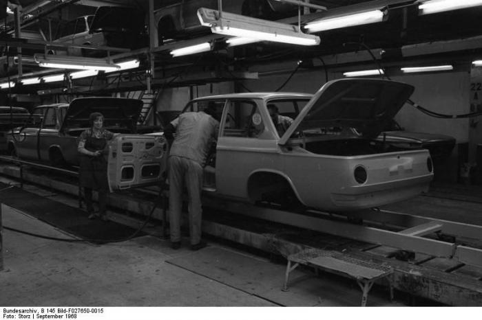  Как собирали BMW в 60-х годах прошлого века (25 фото) 