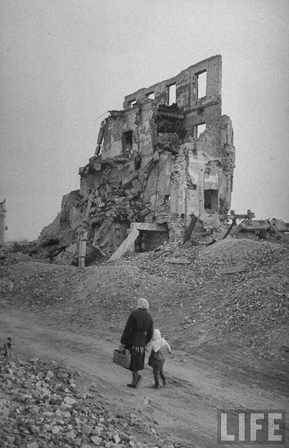 Сталинград в объективе журнала Life. Апрель 1947 (38 фото) 