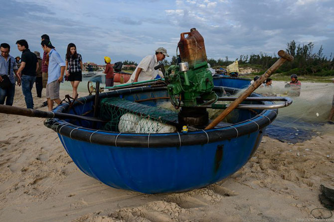 Как живут вьетнамские рыбаки (13 фото)