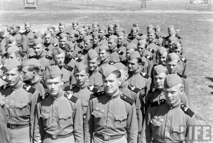  Советская армия в объективе американского журнала "LIFE" (21 фото) 