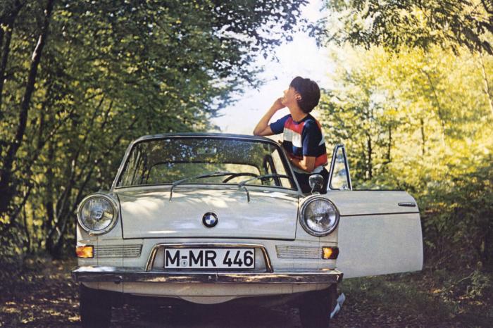 BMW 700  ,    (8 )