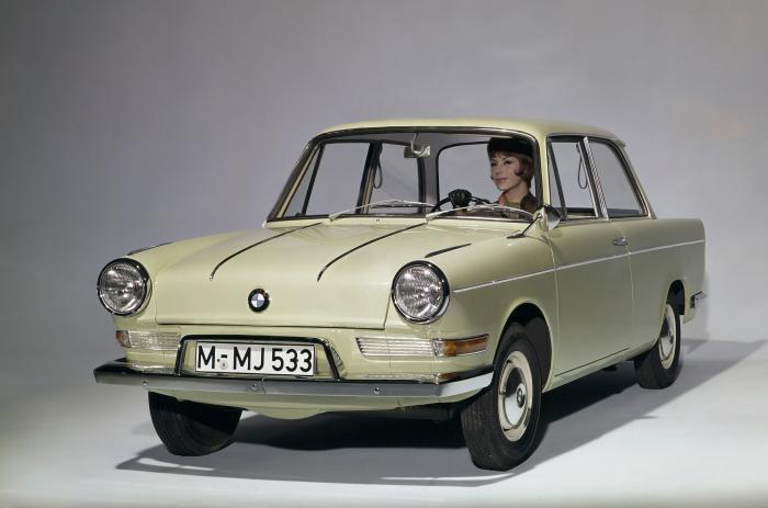 BMW 700  ,    (8 )