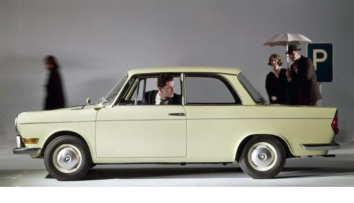 BMW 700  ,    (8 )