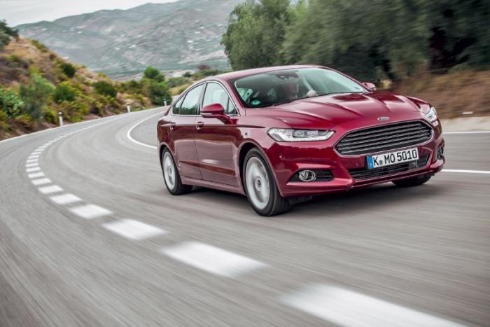 Ford Mondeo.   (12 )