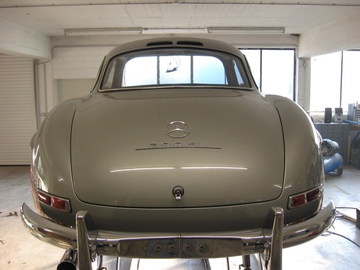   . Mercedes-Benz 300SL Gullwing (90 )