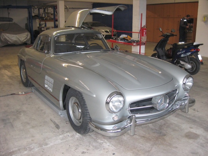   . Mercedes-Benz 300SL Gullwing (90 )