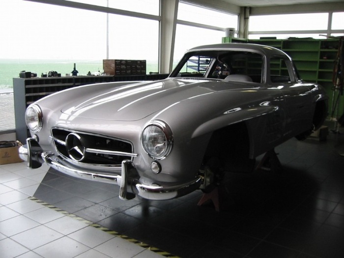   . Mercedes-Benz 300SL Gullwing (90 )