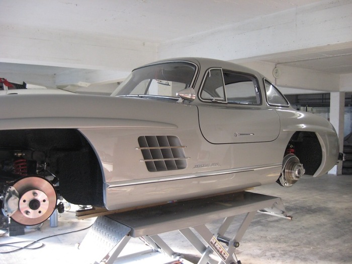   . Mercedes-Benz 300SL Gullwing (90 )