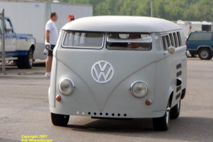 VW Bus    600  (23 +1 )