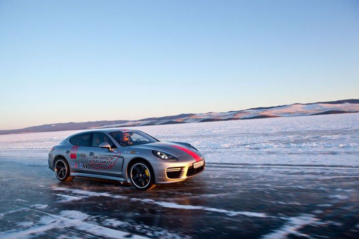 Porsche Panamera Turbo S    (18 )