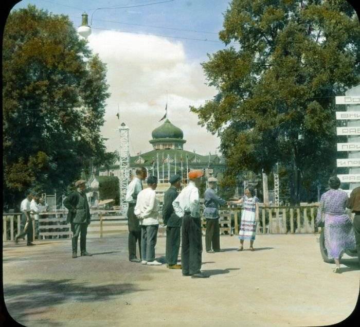 Редчайшие снимки Москвы 1931 года в цвете (77 фото)