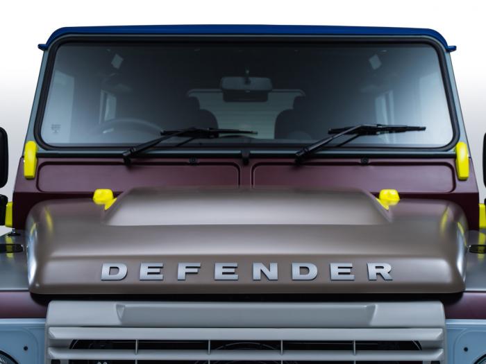     Land Rover Defender (13 )