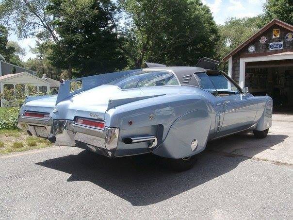 8  - Tucker Torpedo Prototype II Replica 1946 (8 )