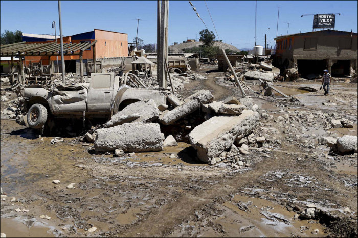 Последствия сильнейшего наводнения в Чили (19 фото)