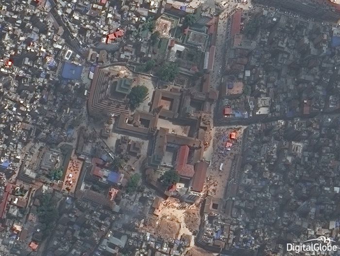 Последствия землетрясения в Непале на снимках со спутника (8 фото)