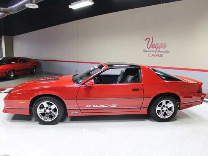   Camaro IROC-Z 1985 (16 )