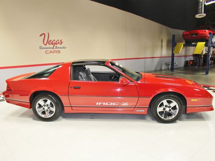   Camaro IROC-Z 1985 (16 )