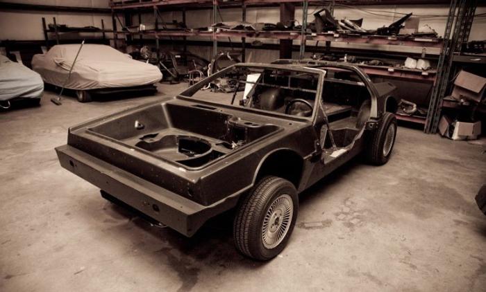 DeLorean DMC-12   (18 )