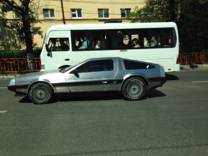 DeLorean DMC-12   (18 )