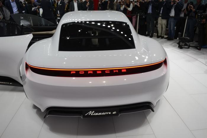   Mission E  Porsche (28 )