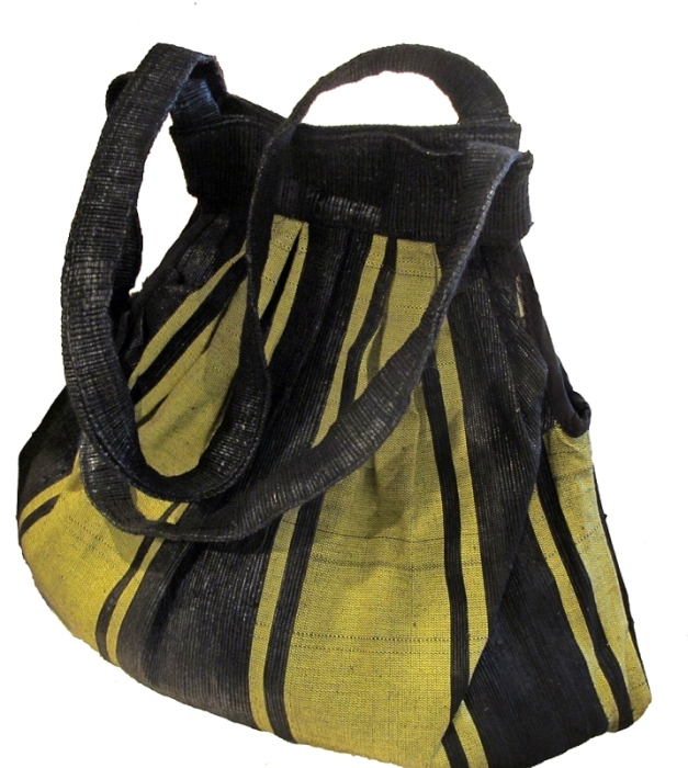Модные сумки из использованных полиэтиленовых пакетов (27 фото)