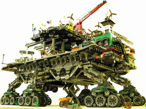 Грандиозные сооружения из LEGO (13 фото)