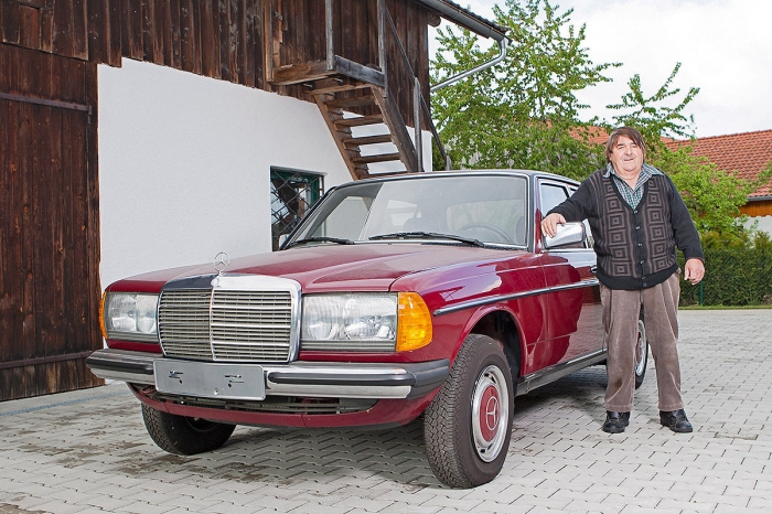    Mercedes-Benz 240D (12 )