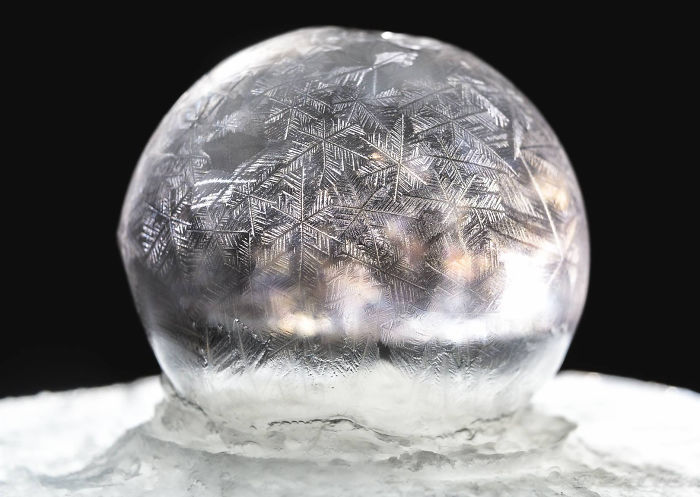 Мыльный пузырь при температуре -15 градусов Цельсия (3 фото)