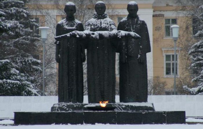 Народные названия памятников в России (14 фото)