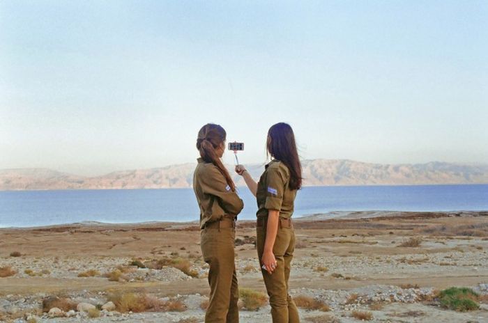 Девушки-военнослужащие армии Израиля в свободное время (14 фото)