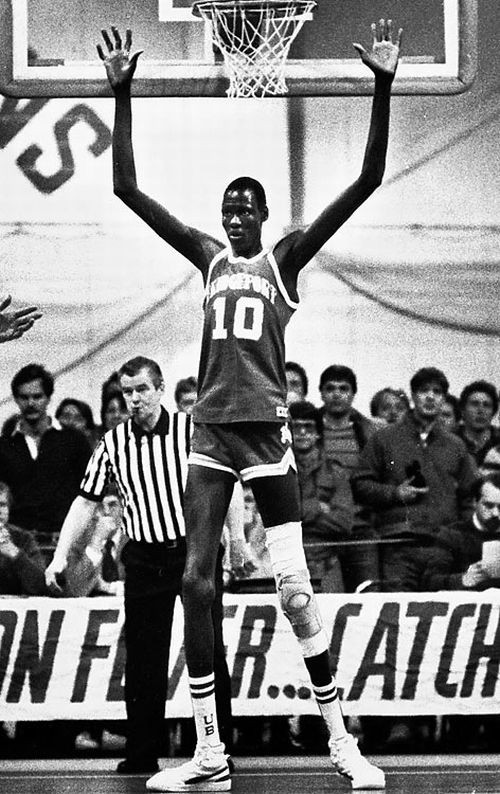   Manute Bol (21 )