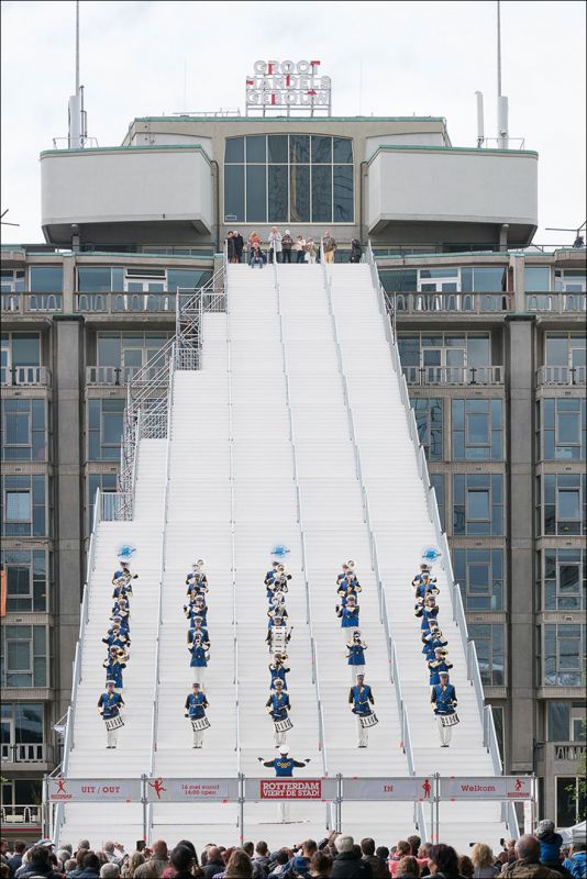 Гигантская лестница в Роттердаме (6 фото)