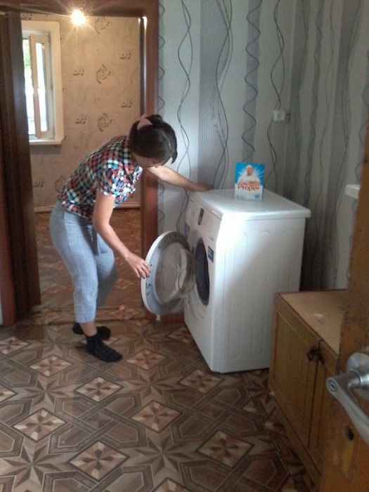 В Казахстане меценаты купили дом многодетной семье (10 фото)