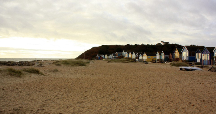 Элитная недвижимость на пляже Мадефорд в Великобритании (7 фото)