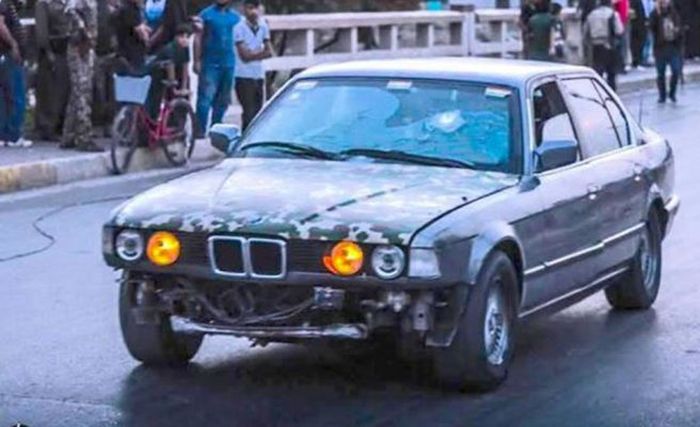  BMW 7-Series   (4 )
