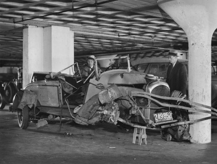 Самые яркие кадры автомобильных аварий прошлого века (20 фото)