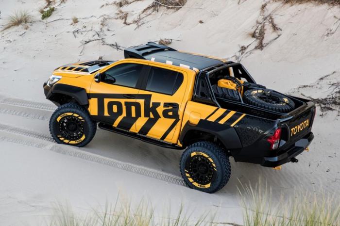   Toyota HiLux    Tonka (18 )